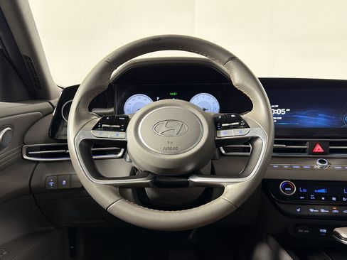 Used 2025 Hyundai Elantra SEL FWD image 9