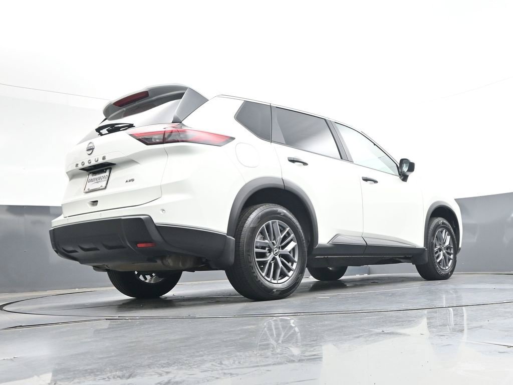 Used 2025 Nissan Rogue S AWD/4WD image 38