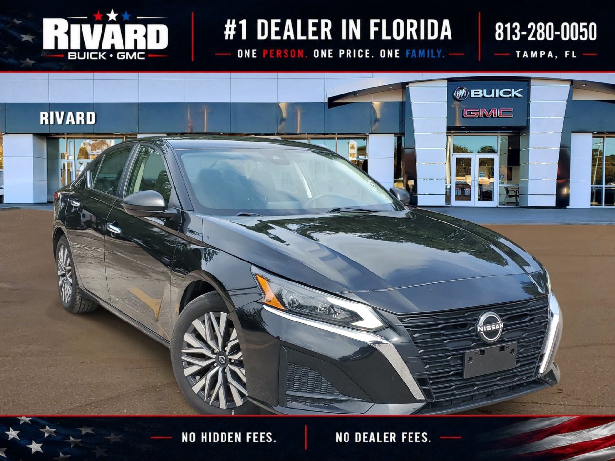 Used 2024 Nissan Altima 2.5 SV FWD image 1