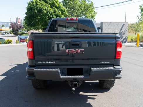 Used 2017 GMC Sierra 2500 Denali w/ Suspension Package, Off-Road AWD/4WD image 6