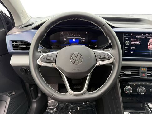 Used 2023 Volkswagen Taos SE w/ Panoramic Sunroof Package FWD image 12