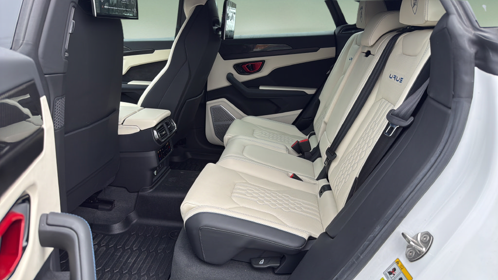 Used 2024 Lamborghini Urus S AWD/4WD image 24