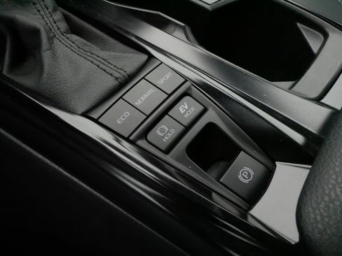 Certified 2025 Toyota Camry SE image 25