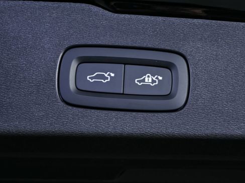 Certified 2025 Volvo V60 B5 Cross Country Plus image 32