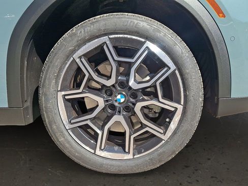 Certified 2025 BMW X2 xDrive28i w/ Convenience Package image 9