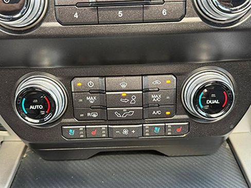 Used 2019 Ford F150 Lariat w/ Equipment Group 502A Luxury AWD/4WD image 24