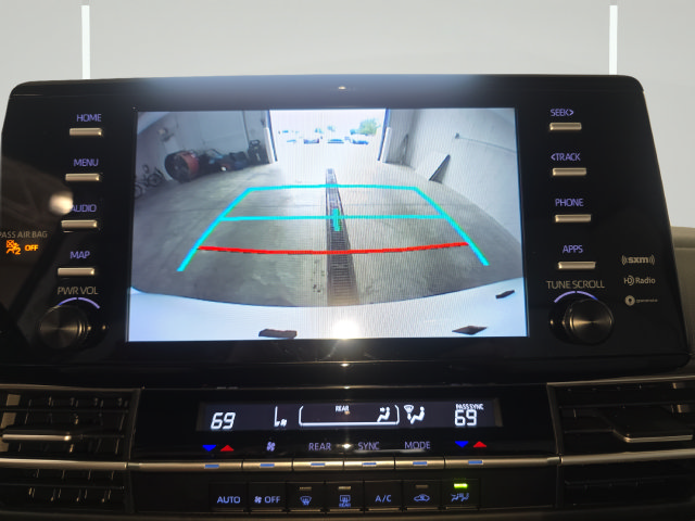 Used 2024 Toyota Sienna LE FWD image 19