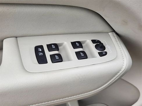 New 2025 Volvo XC60 B5 Plus w/ Protection Package Premier image 5