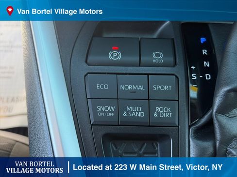 Used 2021 Toyota RAV4 XLE w/ Convenience Package AWD/4WD image 22