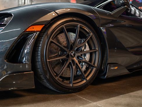 Used 2021 McLaren 765LT image 17