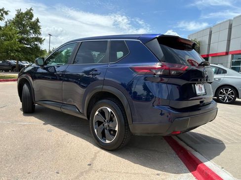 Used 2025 Nissan Rogue SV FWD image 8
