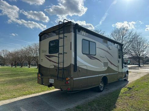 Used 2014 Mercedes-Benz Sprinter 3500 image 8