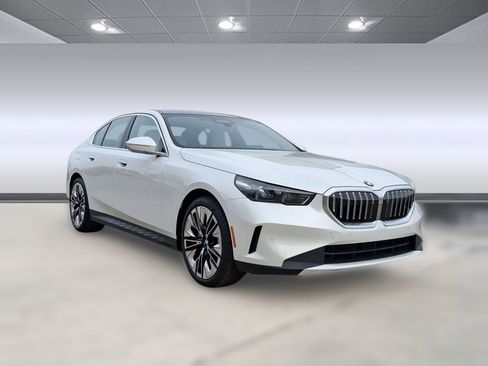 Used 2026 BMW 530i RWD image 7