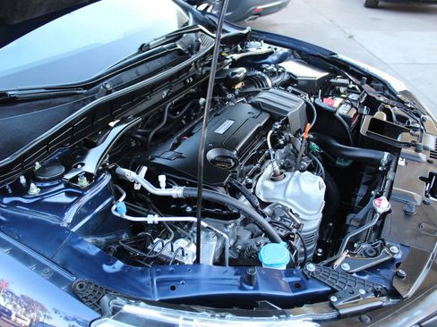 Used 2016 Honda Accord EX image 31