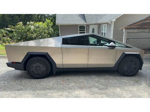 Used 2025 Tesla Cybertruck AWD Crew Cab image 5