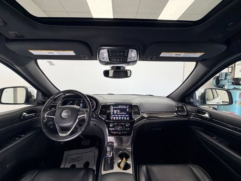 Used 2020 Jeep Grand Cherokee Overland AWD/4WD image 10