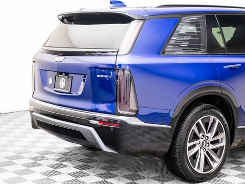 New 2026 Cadillac Vistiq Sport w/ LPO, Floor Liner Package image 35