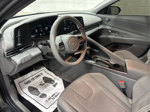 Used 2025 Hyundai Elantra Sport image 7