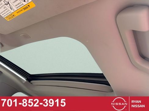 Used 2022 Toyota Highlander XLE AWD/4WD image 10