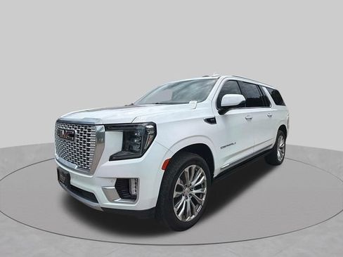 Used 2022 GMC Yukon XL Denali w/ Advanced Technology Package AWD/4WD image 9