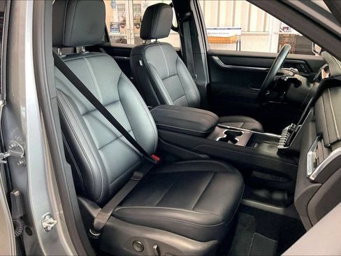 Used 2026 GMC Acadia Elevation w/ Elevation Premium Package FWD image 24