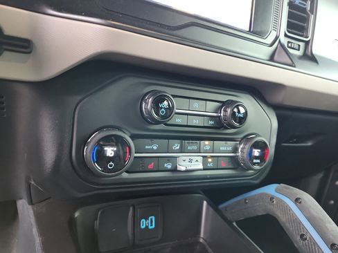 Used 2023 Ford Bronco Wildtrak image 31