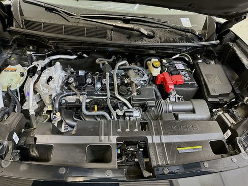 Used 2025 Nissan Kicks S image 33