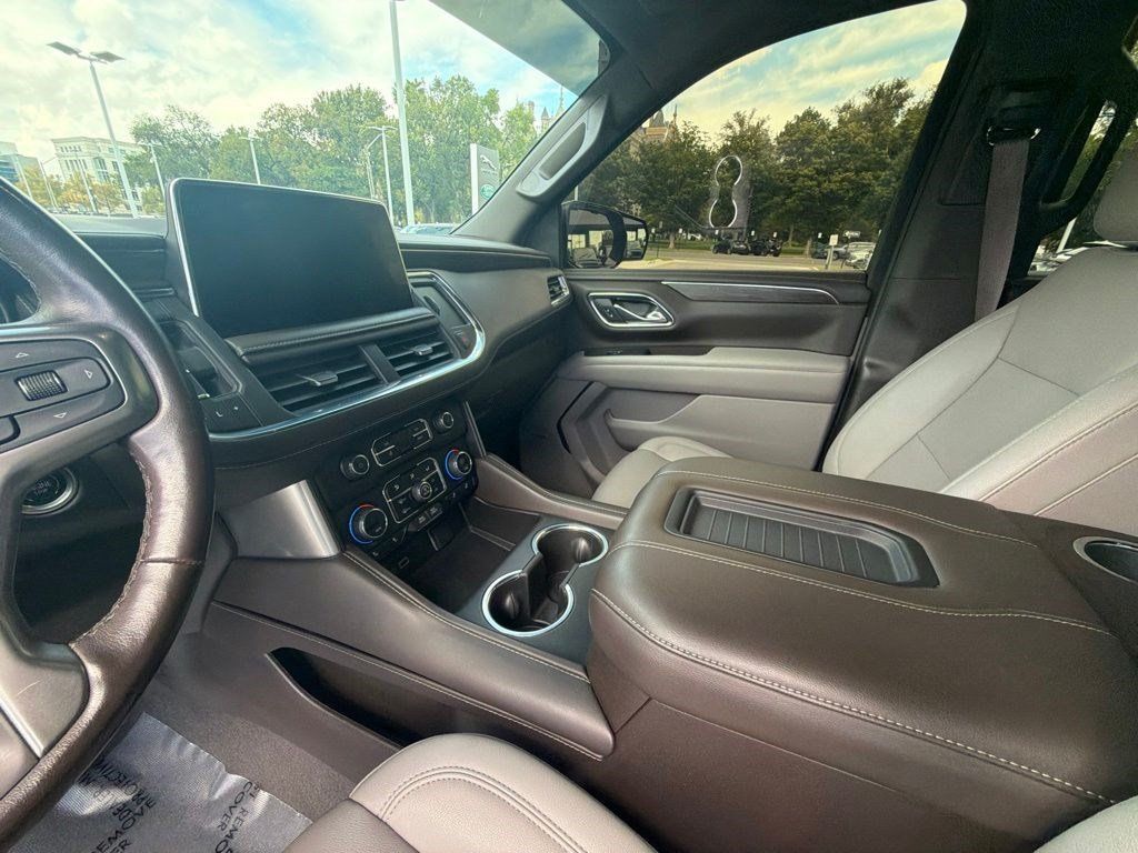 Used 2023 Chevrolet Tahoe Z71 w/ Luxury Package AWD/4WD image 15