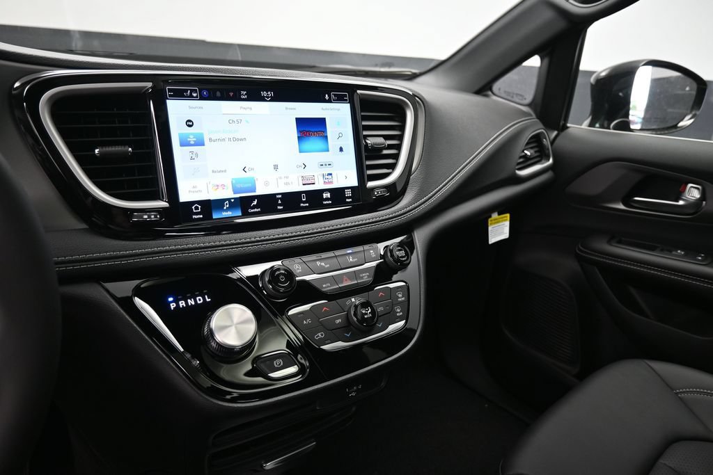 New 2027 Chrysler Pacifica Select w/ Family Tech Group FWD image 17