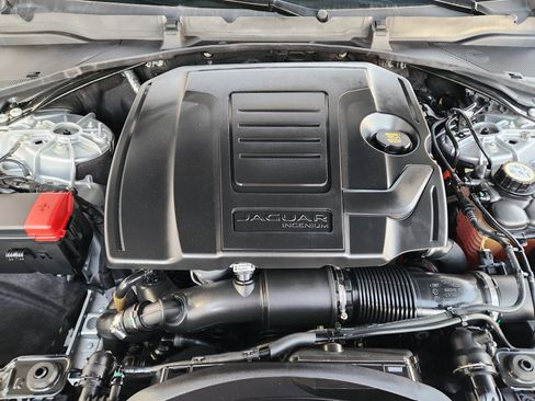 Certified 2022 Jaguar F-PACE S image 34