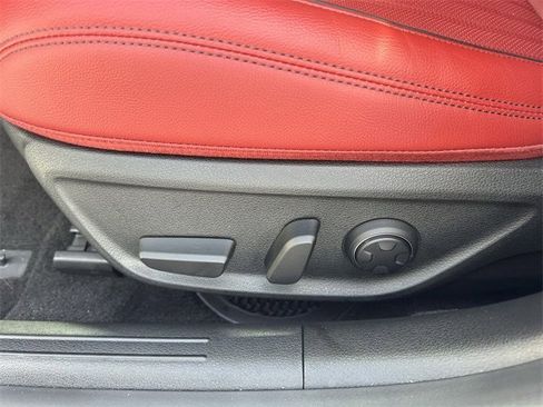 Used 2025 Genesis G70 2.5T w/ Sport Prestige Package image 21