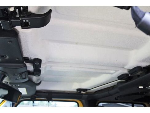Used 2019 Jeep Wrangler Unlimited Sahara w/ Uconnect 4C Nav & Sound Group AWD/4WD image 27
