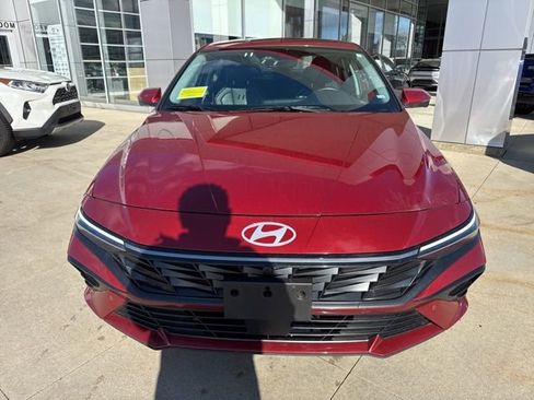 Used 2024 Hyundai Elantra Limited image 2