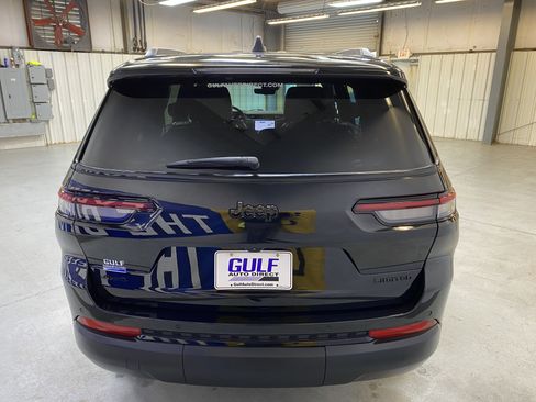 Used 2025 Jeep Grand Cherokee L Limited w/ Black Appearance Package image 7