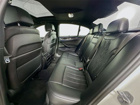 Used 2018 BMW M550i xDrive image 26