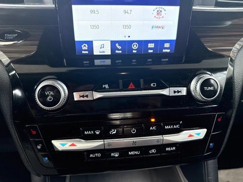 Used 2023 Ford Explorer Limited w/ Limited Technology Package RWD image 15