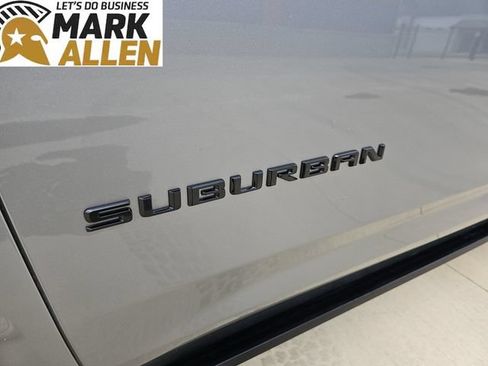 Used 2023 Chevrolet Suburban Premier w/ Premium Package 2 AWD/4WD image 33