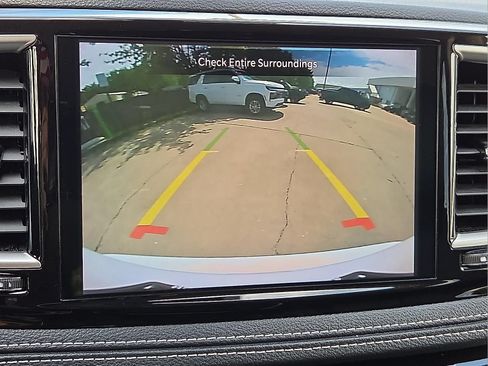 Used 2024 Chrysler Pacifica Limited FWD image 17