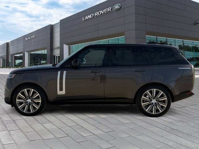 Certified 2025 Land Rover Range Rover Autobiography AWD/4WD image 2