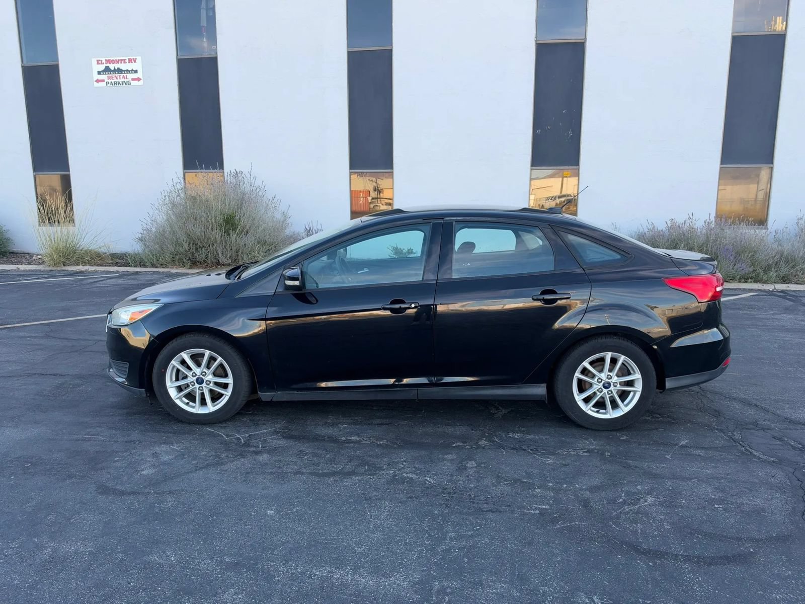 Used 2016 Ford Focus SE FWD image 2