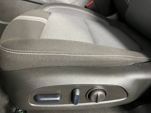 Used 2025 Chevrolet Blazer LT image 23