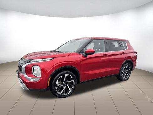 Used 2024 Mitsubishi Outlander SE image 3