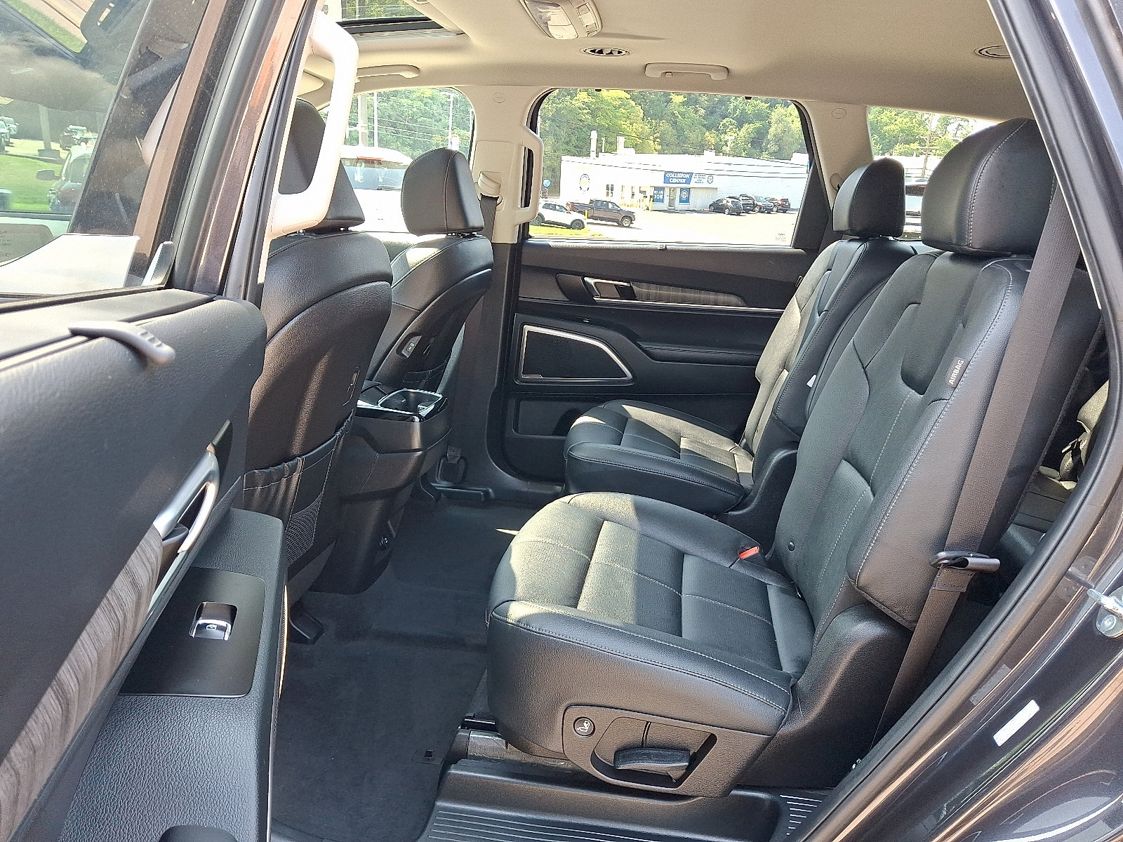 Used 2025 Kia Telluride EX w/ EX Captain's Chair Package AWD/4WD image 10