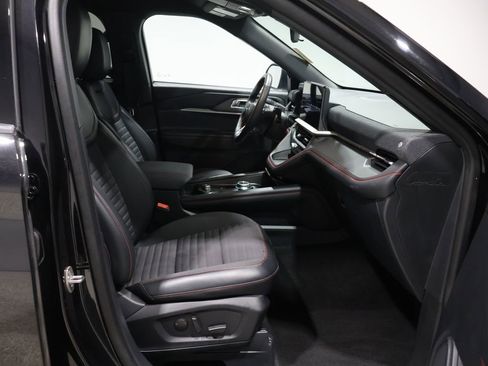 Used 2025 Ford Explorer ST-Line w/ ST-Line Street Pack image 25