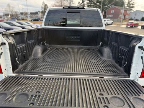 Used 2018 Nissan Titan SV image 15