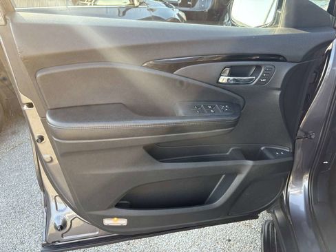 Used 2016 Honda Pilot Touring image 16