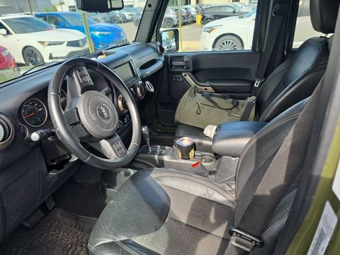 Used 2016 Jeep Wrangler Unlimited Sahara AWD/4WD image 8
