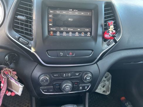 Used 2019 Jeep Cherokee Latitude w/ Cold Weather Group image 30