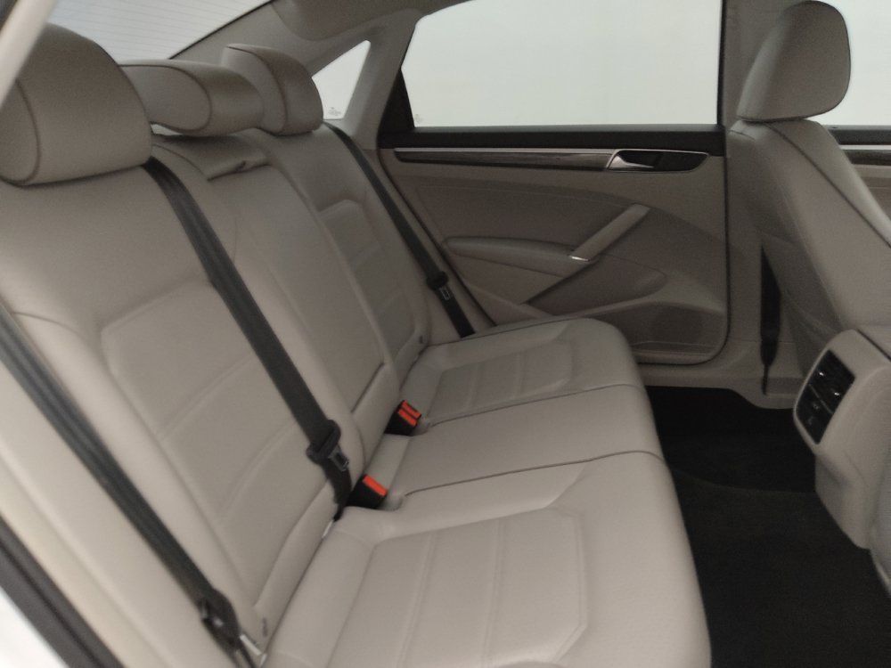 Used 2018 Volkswagen Passat 2.0T SE w/ SE Lighting Package FWD image 19