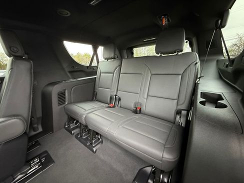 Used 2025 Chevrolet Suburban LT w/ Comfort Package image 24